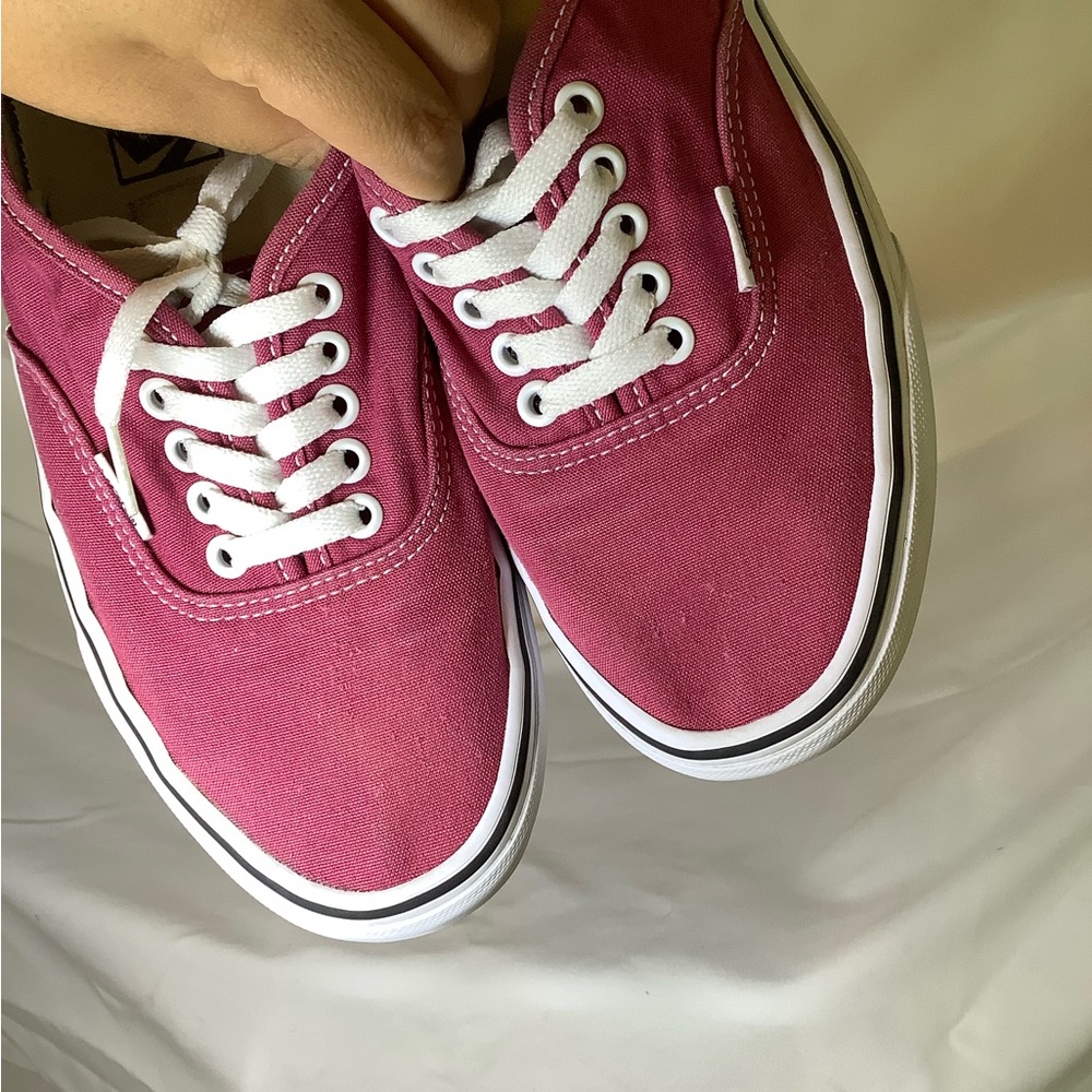 Vans Magenta Authentics